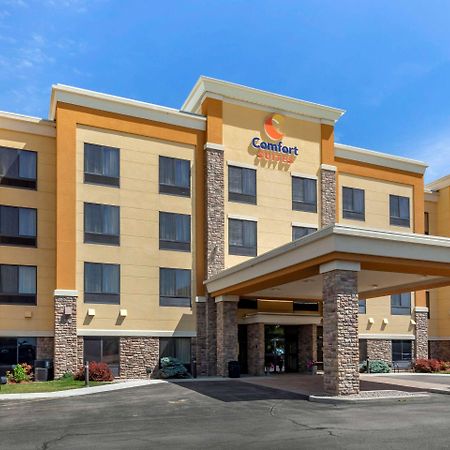 Comfort Suites Oshkosh Bagian luar foto
