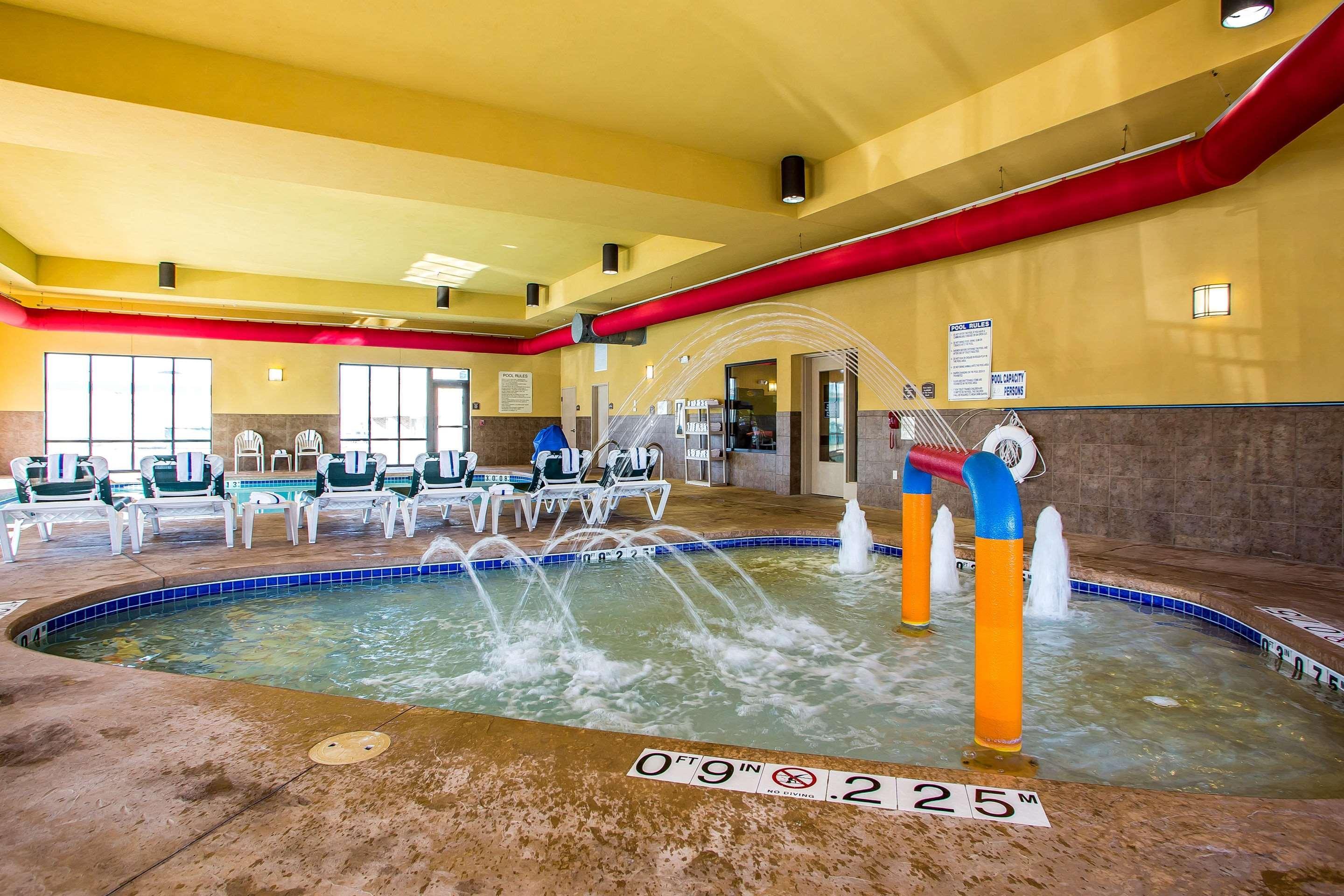 Comfort Suites Oshkosh Bagian luar foto