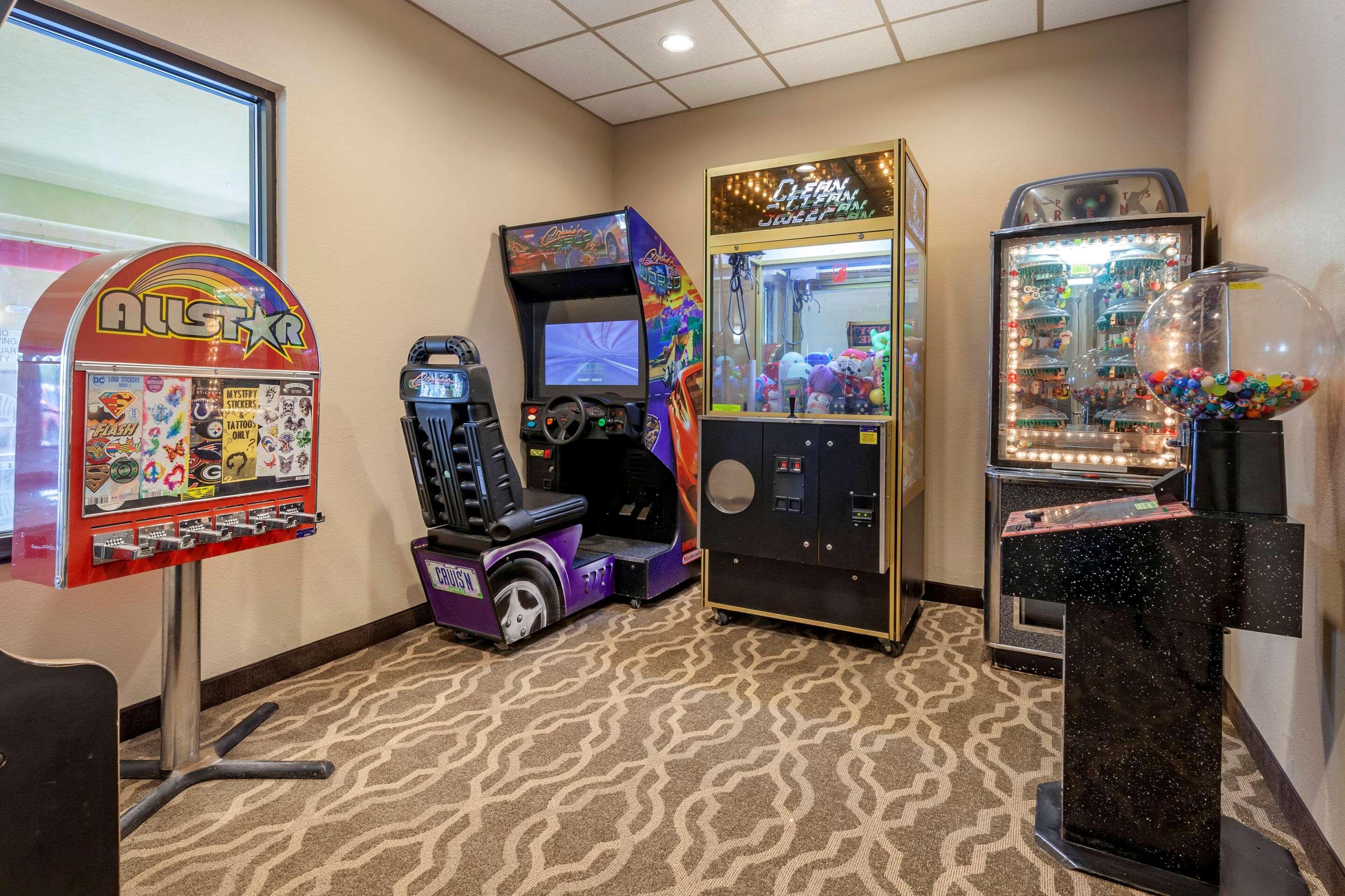 Comfort Suites Oshkosh Bagian luar foto