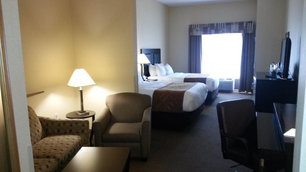 Comfort Suites Oshkosh Bagian luar foto