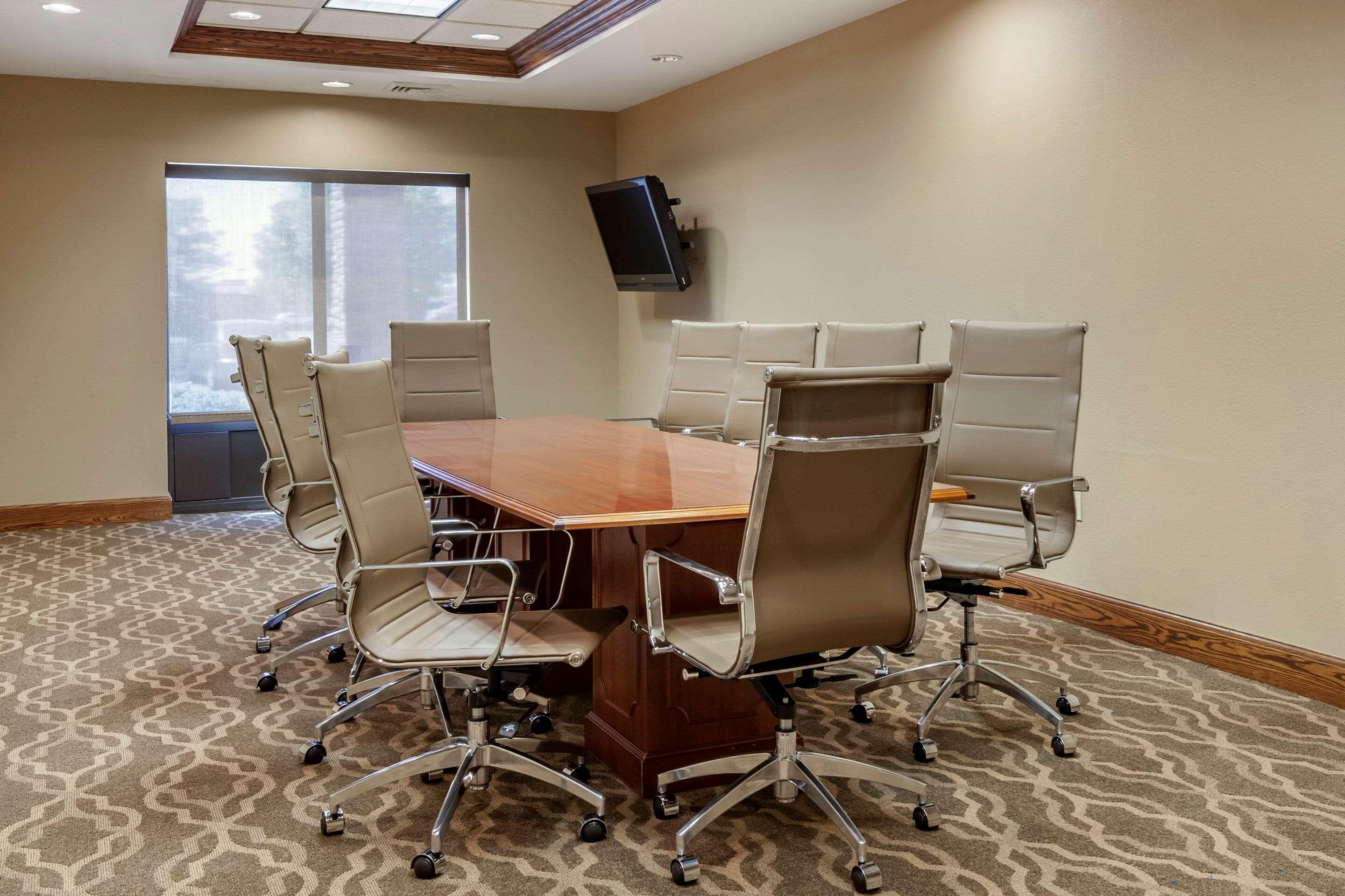 Comfort Suites Oshkosh Bagian luar foto