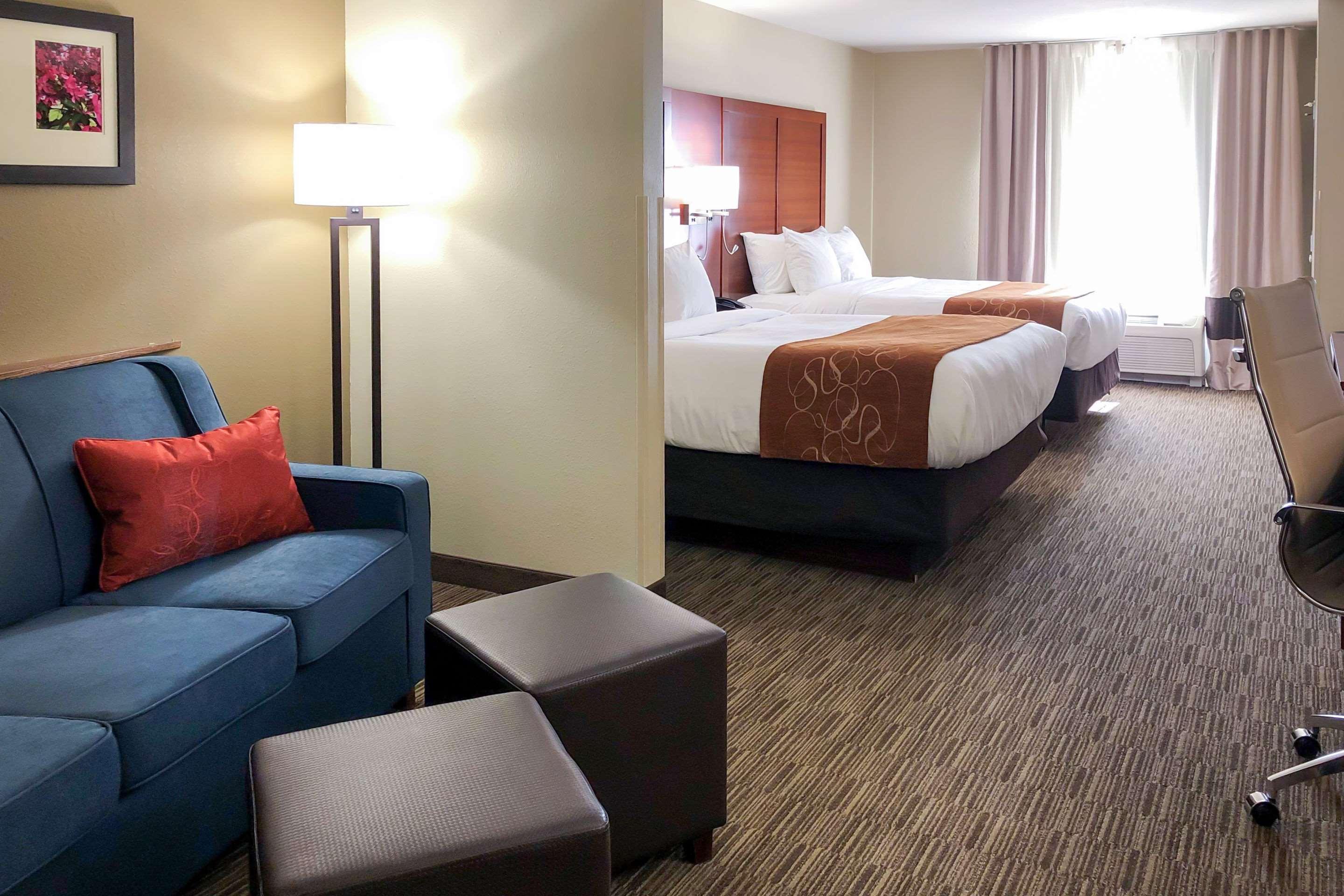 Comfort Suites Oshkosh Bagian luar foto