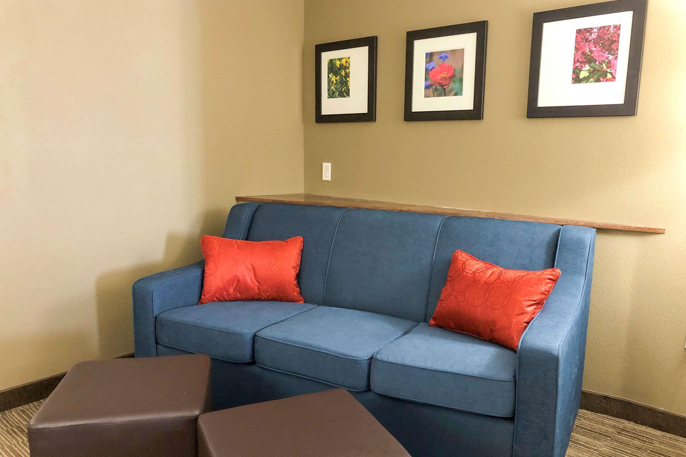 Comfort Suites Oshkosh Bagian luar foto