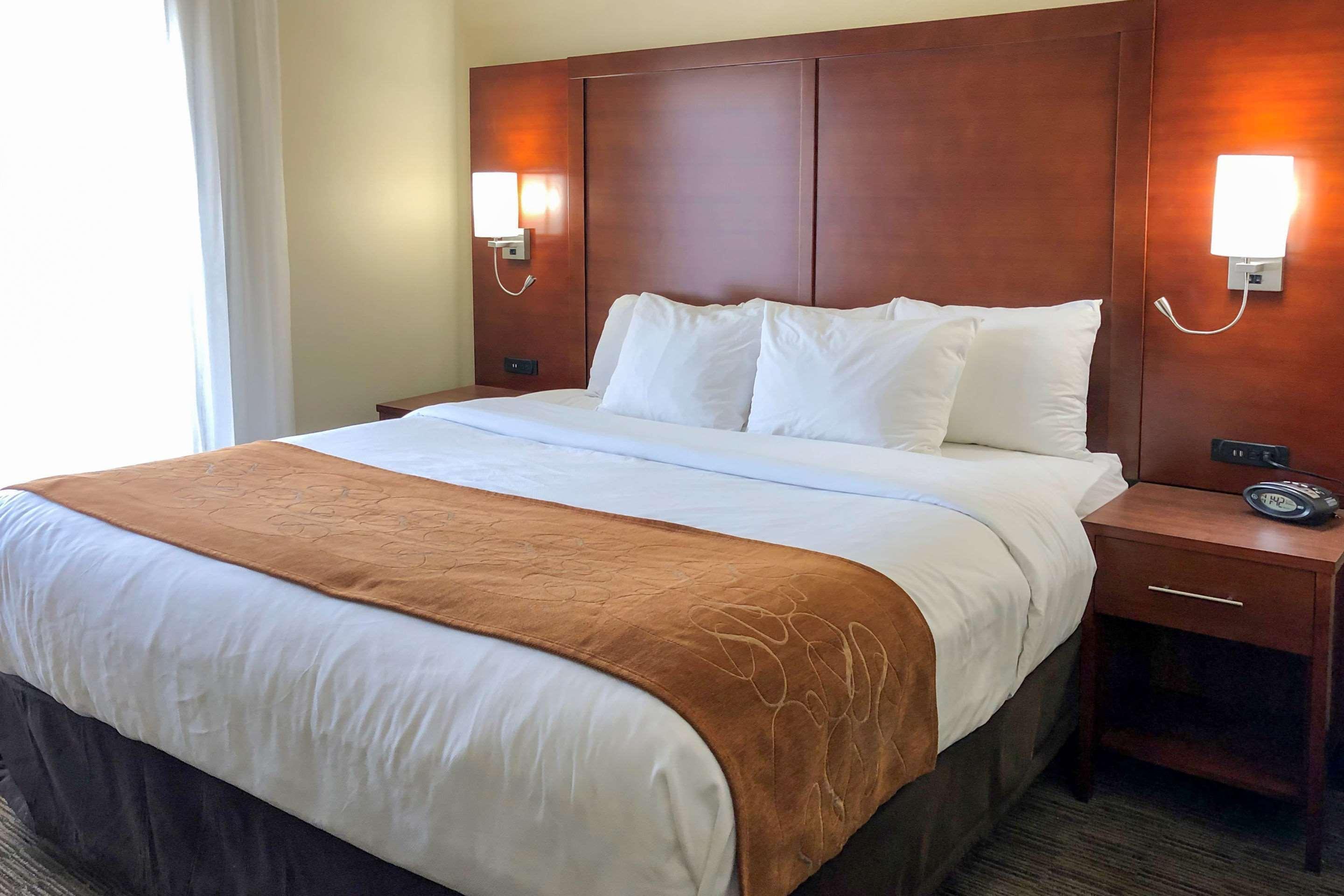 Comfort Suites Oshkosh Bagian luar foto