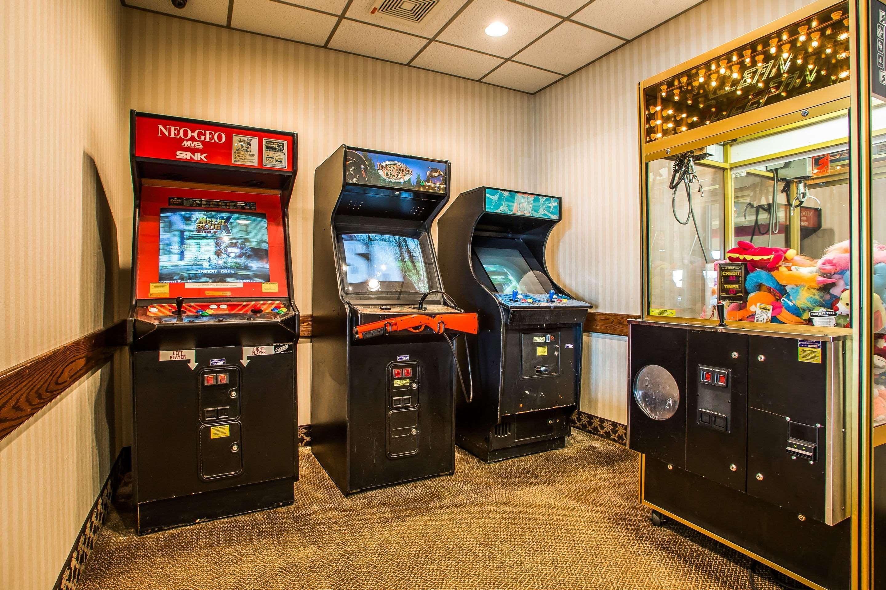 Comfort Suites Oshkosh Bagian luar foto
