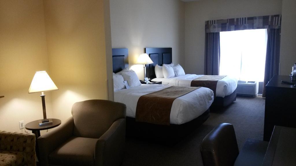 Comfort Suites Oshkosh Bagian luar foto