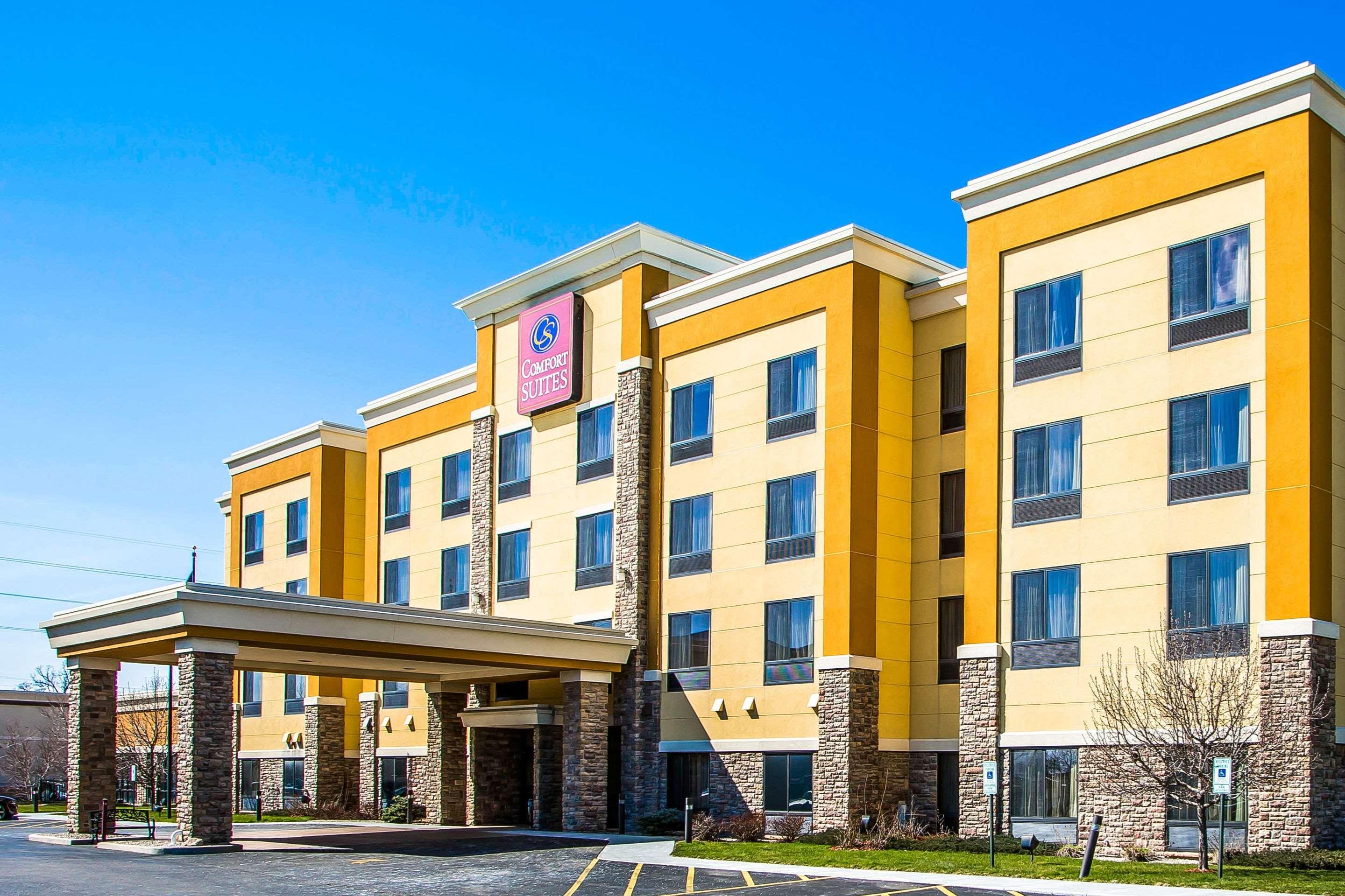 Comfort Suites Oshkosh Bagian luar foto