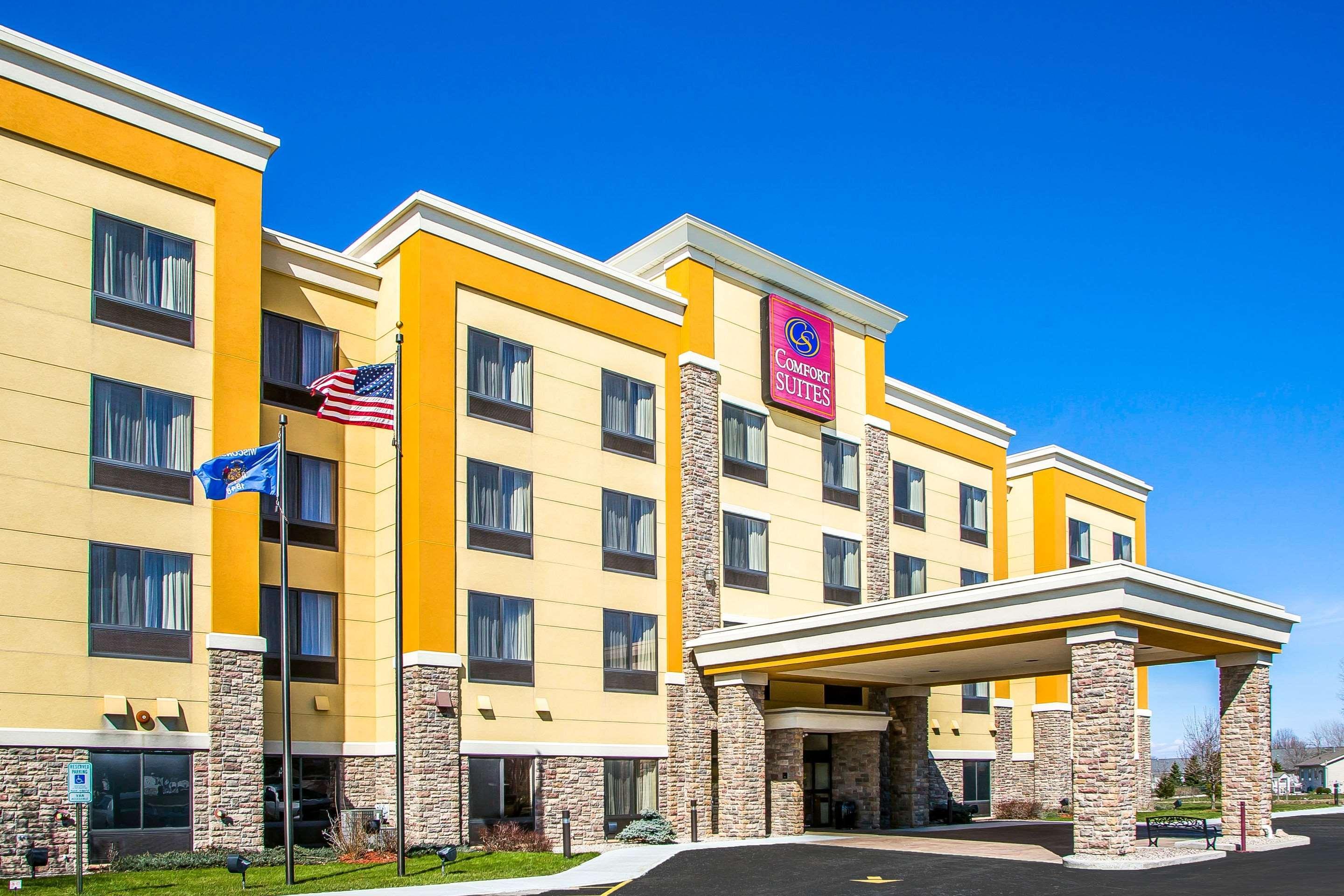 Comfort Suites Oshkosh Bagian luar foto
