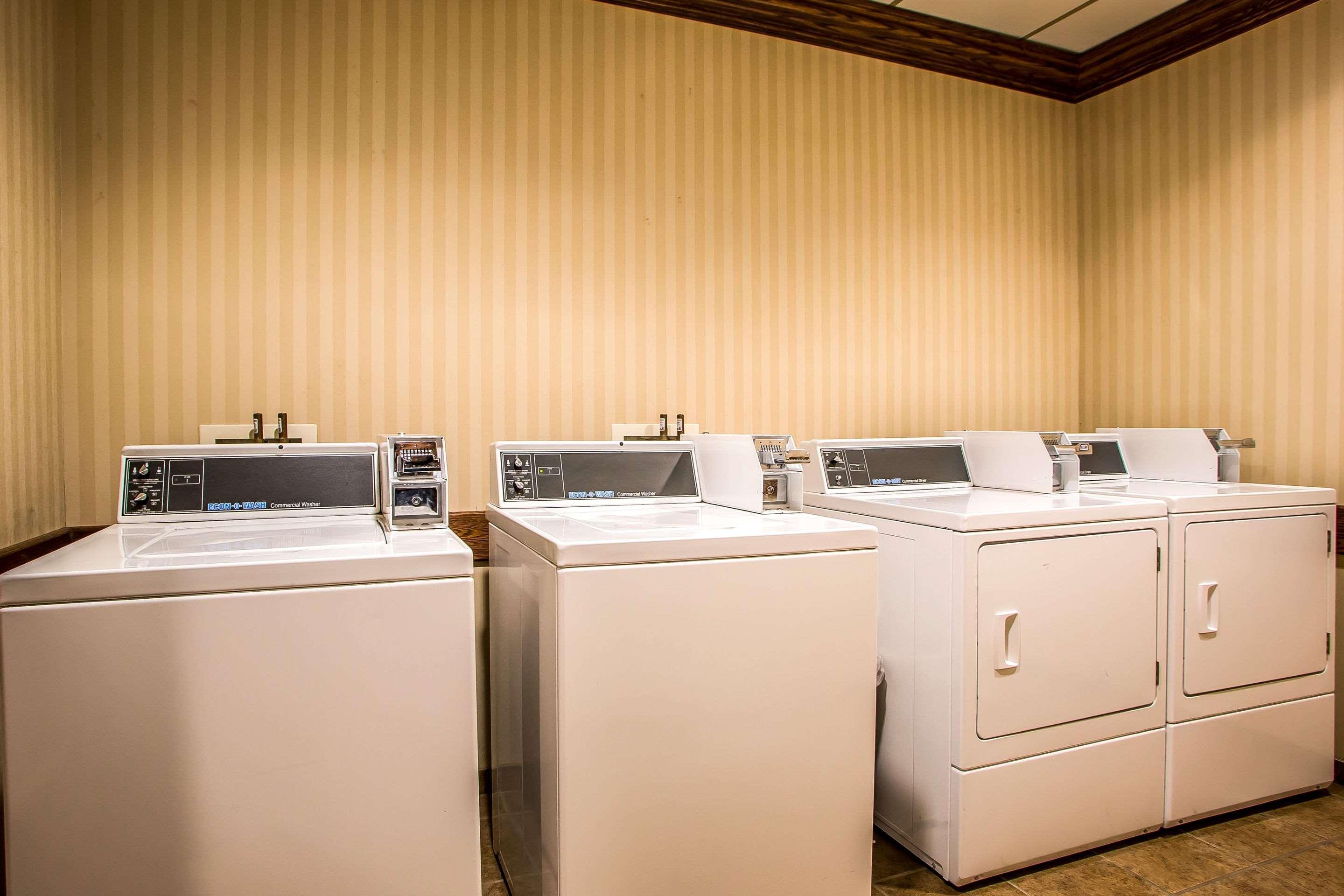 Comfort Suites Oshkosh Bagian luar foto