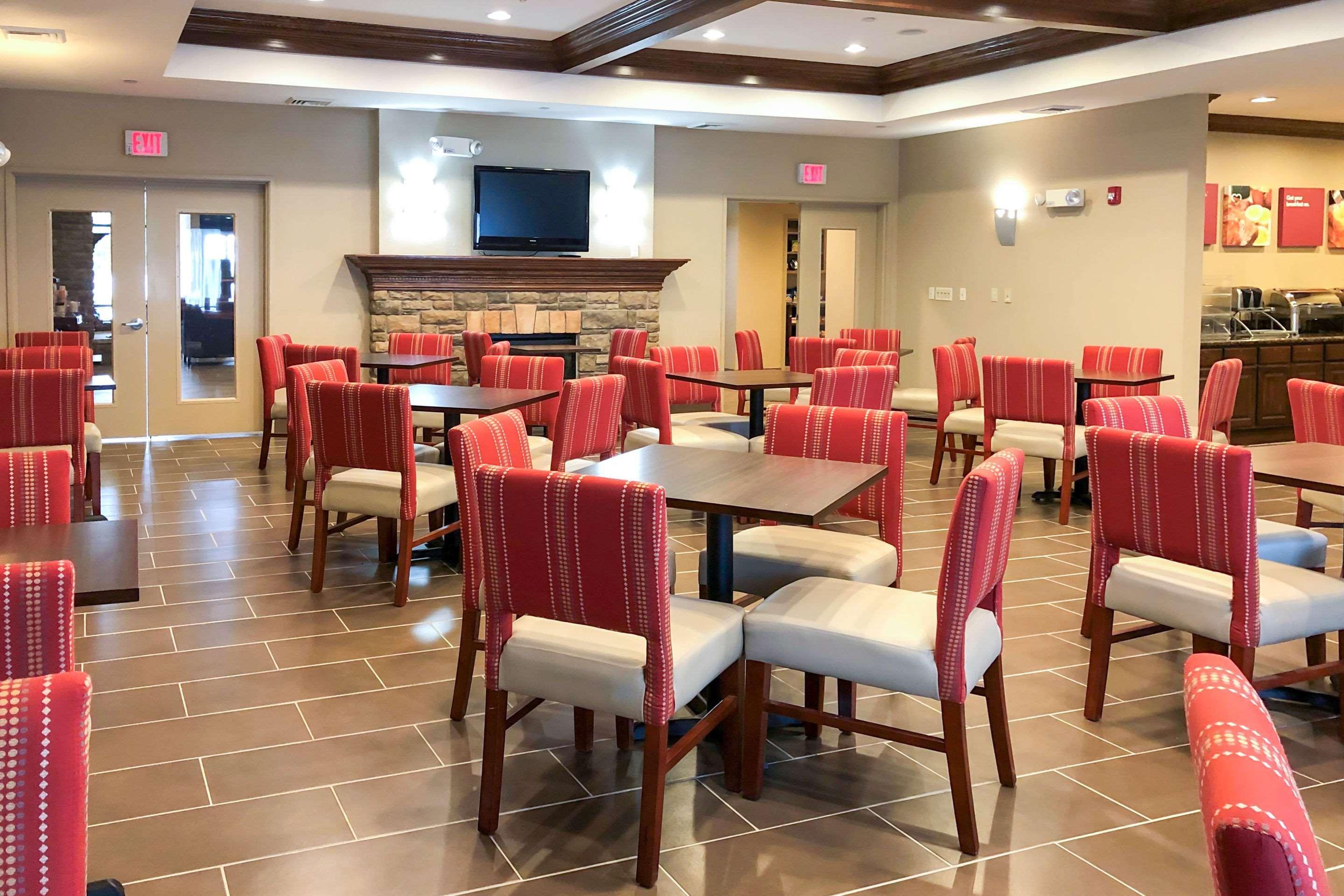 Comfort Suites Oshkosh Bagian luar foto