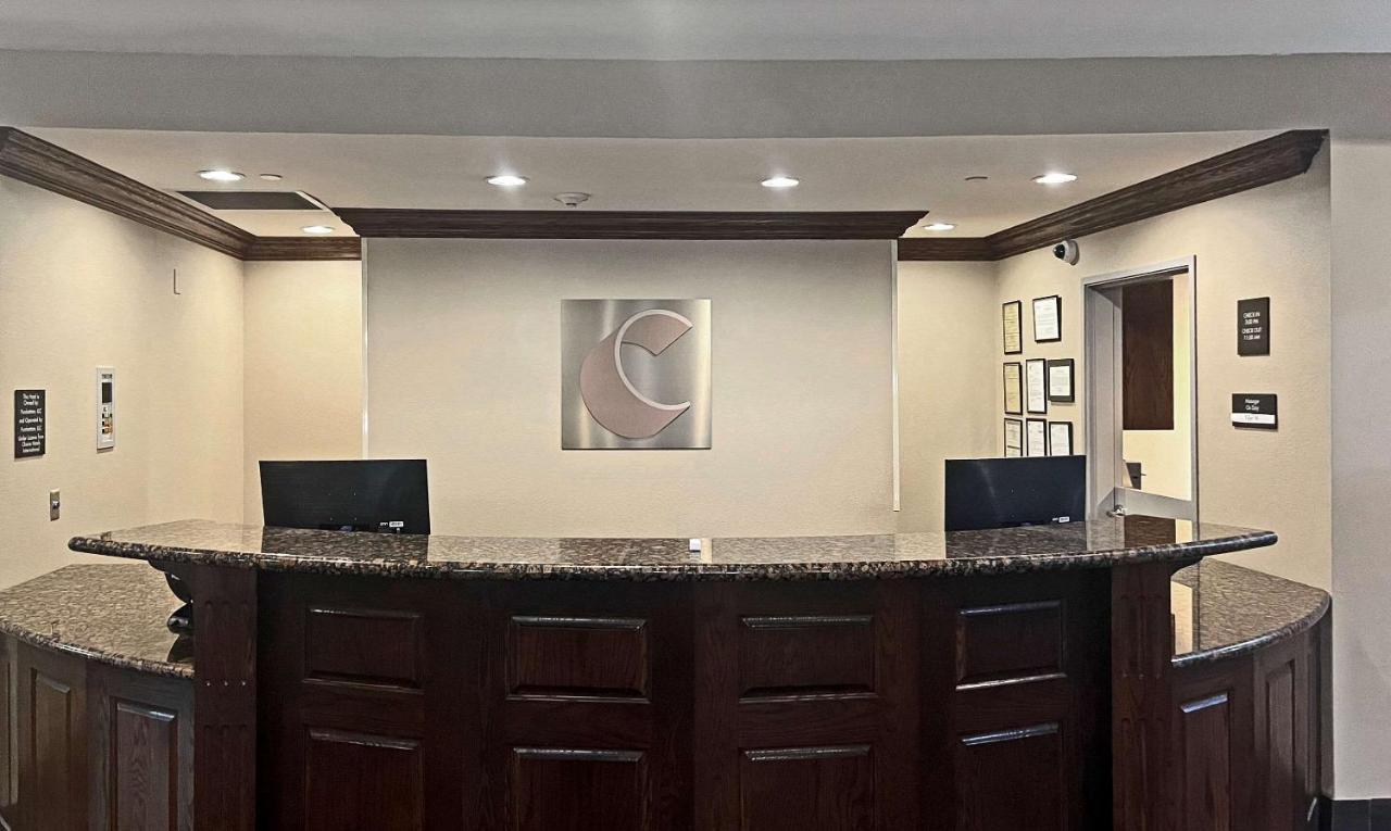 Comfort Suites Oshkosh Bagian luar foto
